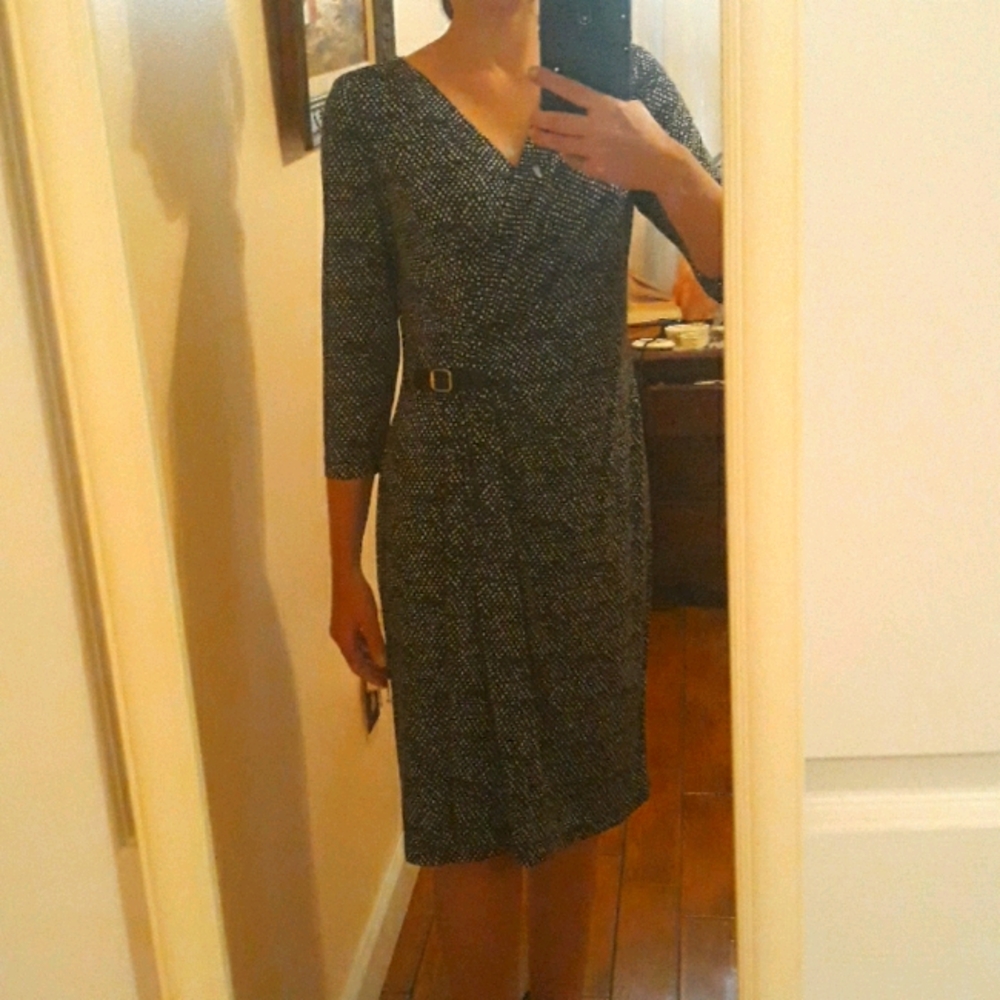 Tahari v neck black and white pattern dress